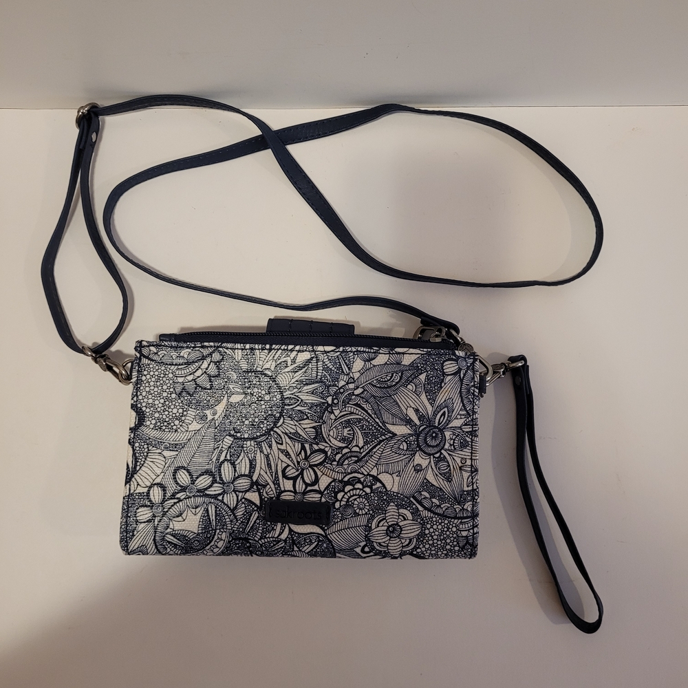 NWOT Sakroots Antique Blue Floral Crossbody Wristlet